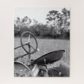 Oude tractor in lange gras legpuzzel (Verticaal)