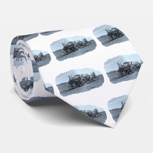 Oude tractor stroomopdrijft stropdas (Opgerold)
