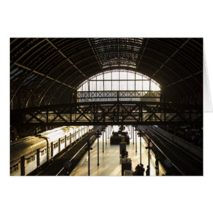 Oude Treinstation met Passagierstrein Foto Notitie