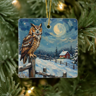 Oude uil op hek over bevroren kerstveld keramisch ornament