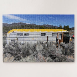 Oude verlaten schoolbus legpuzzel