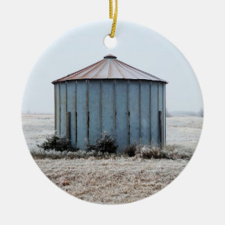 Oude verwekte graankin tijdens de wintertijd keramisch ornament