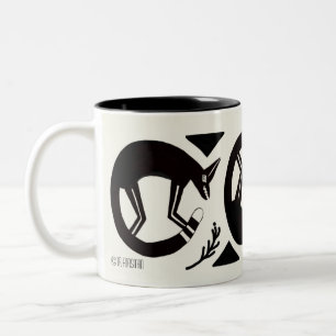 Oude vossen en bloemen op crème mok