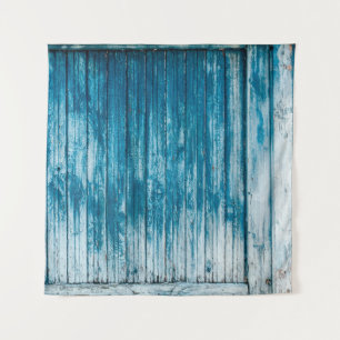 Oude wethermde schil, van hout, met bleek blauw wandkleed