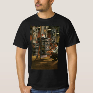 Oude zakelijke radiotechnicus die apparatuur repar t-shirt