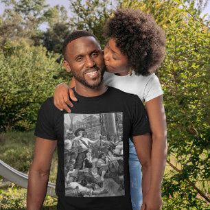 Oude zeerovers die vechten en drinken op het schip t-shirt