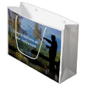 Ouder Man Vist Pensioencadeau Groot Cadeauzakje (Voorkant Gekanteld)