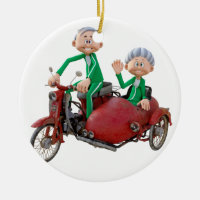 Oudere paar op een brommer met Sidecar