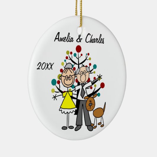 Oudere paren met aangepaste feestdag van Dog Keramisch Ornament (Rechts)