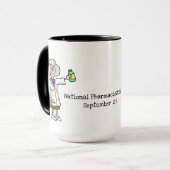 Oudere Vrouw Farmaceutische Mok Dag (Voorkant links)