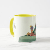 Ouderwetse familie die moeder ontbijt op bed serve mok (Voorkant links)