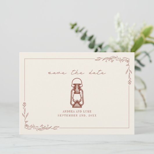 Ouderwetse roestige lantaarn terracotta Trouw Save Save The Date (Staand voorkant)