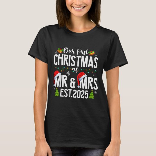 Our First Christmas As Mr & Mrs 2025 Married C T-shirt (Voorkant)