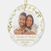 Our First Christmas Engaged Gold Foliage Photo Keramisch Ornament (Links)