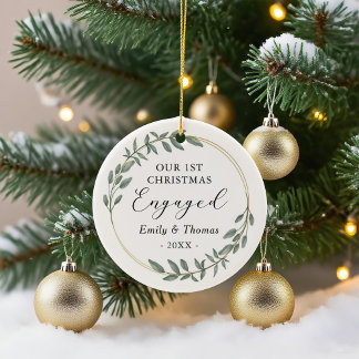 Our First Christmas Engaged Greenery Gold Wreath Keramisch Ornament