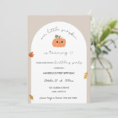 Our Little Pumpkin First Birthday Invitation (Debout devant)