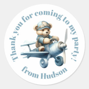 Ours en peluche dans un autocollant en plan