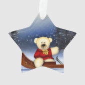 Ours petit dans un traîneau dans la neige (dos)