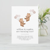 Ours Twin Girls Joint 1er anniversaire Invitation (Debout devant)