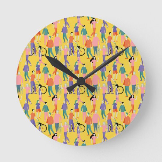 Out and About People Pattern Ronde Klok (Voorkant)