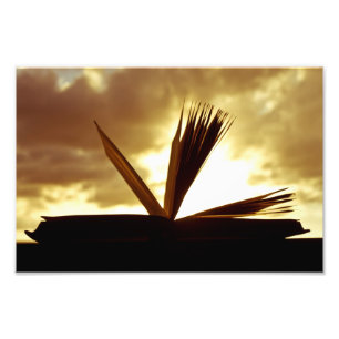 Ouvrez le livre et la photographie de coucher du