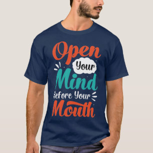 Ouvrez votre esprit avant votre T-shirt à la bouch