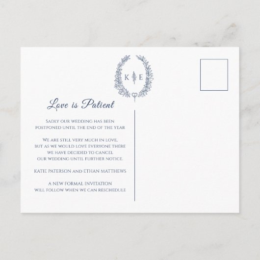 Ovale bladblauw met monogram bruiloft: blauw aankondigingskaart (Achterkant)