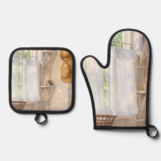 Oven Mitt & Pot Holder Set Curtain in the Wind (Voorkant)