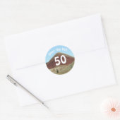 Over de heuvel 50e verjaardag Grappig Ronde Sticker (Envelop)