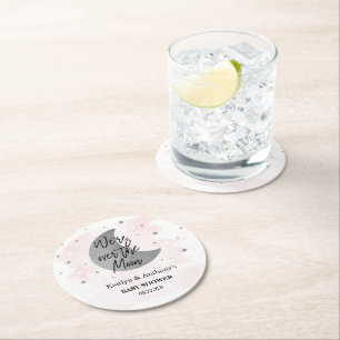 Over de maan   Baby shower meisjes Ronde Kartonnen Onderzetter
