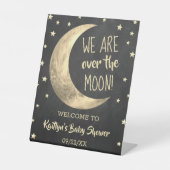Over de maan | Baby shower Welkomstonderteken Reclamebord Met Voetstuk (Voorkant)