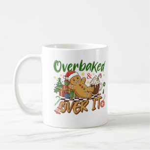 Overbakken en klaar met grappige peperkoekman koek koffiemok