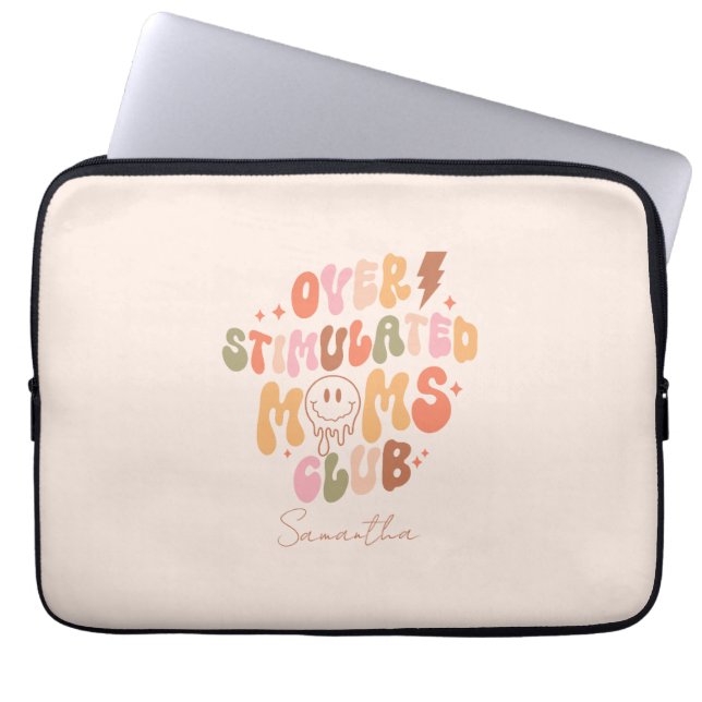 Overgestimuleerde Moms Club - Relatable en Real Laptop Sleeve (Voorkant)