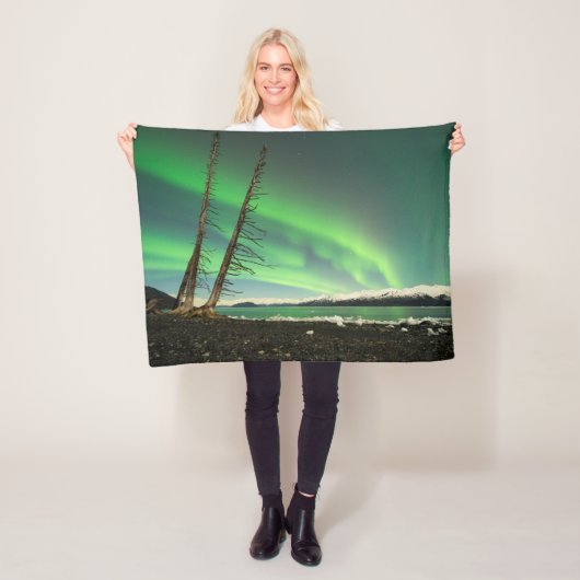 Overhellende Boom Aurora Fleece Deken (In situ)