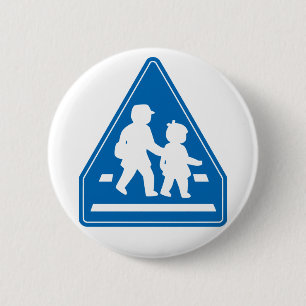 Overstekende schoolkinderen >> Japans verkeersbord Ronde Button 5,7 Cm