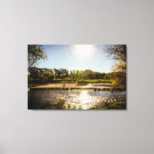 Overzicht van de oevers van een rivier met duideli canvas afdruk