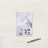 Owl en boeken post-it® notes (Op bureau)