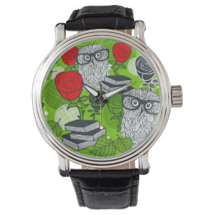 Owl in rode rozen horloge