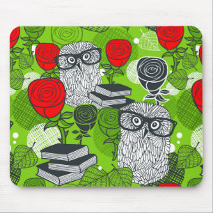 Owl in rode rozen muismat