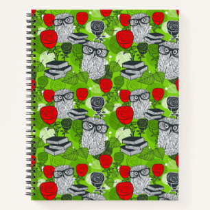 Owl in rode rozen notitieboek