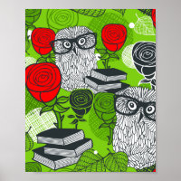 Owl in rode rozen