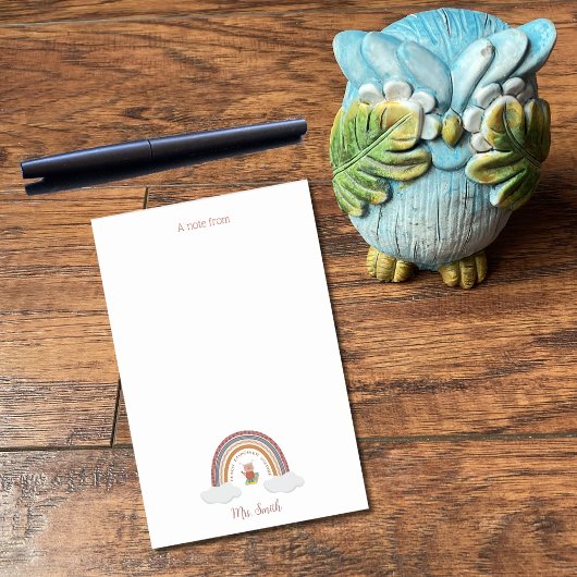 Owl onder een regenboogleraar post-it® notes