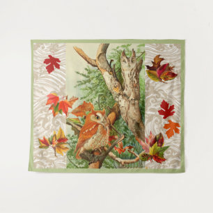 OWLS ONDER DALLEN IN WOODLAND WANDKLEED