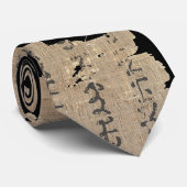 P52 Papyrus Fragment Tie–Earliest New Testament Stropdas (Opgerold)