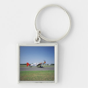 P-51 C Tuskegee Red Tail-vliegtuig bij de CAF Air Sleutelhanger