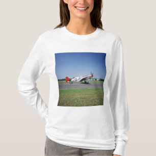 P-51 C Tuskegee Red Tail-vliegtuig bij de CAF Air T-shirt