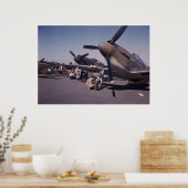 P-51 Mustang Prep, 1942 Poster (Keuken)