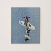 P-51D Mustang Fighter met D-Day-markeringen Legpuzzel (Verticaal)