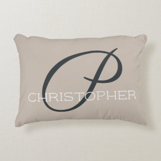 P Begin Gepersonaliseerde Naam Neutral Taupe Tan Accent Kussen