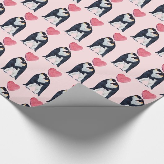 Paar Emperor Penguin Heart Valentijnsdag Cadeaupapier (Hoek)